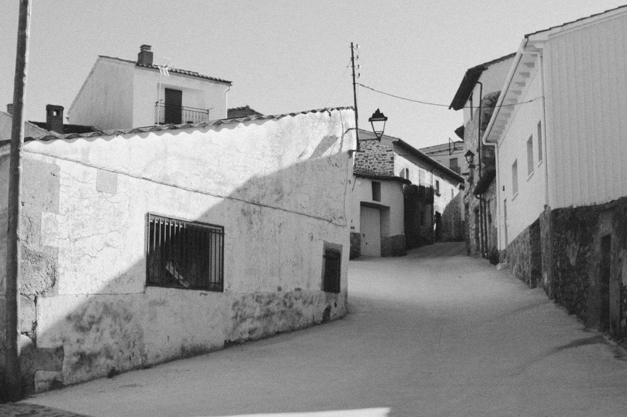 La Grulla Gris Guest House Perales del Puerto Eksteriør bilde